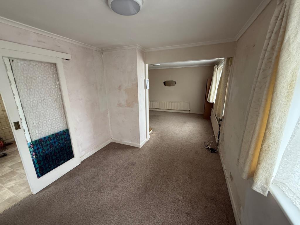 Lot: 141 - FREEHOLD THREE-BEDROOM DETACHED BUNGALOW FOR IMPROVEMENT - From the Dining Area Back Towards the Living Room
